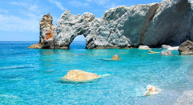 Vacanze estive 2021, la meta più gettonata é la Grecia: ecco le isole dai sapori autentici