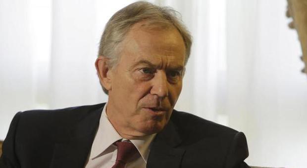 Tony Blair nominato icona gay dalla rivista ​specializzata: "No all'ipocrisia, non nascondetevi"