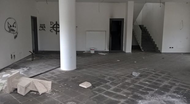 Benevento, terminal bus devastato dai vandali: struttura senza controlli