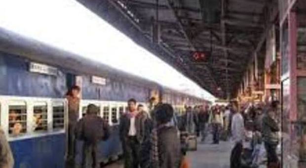 India, incendio sul treno, 26 morti per un corto circuito
