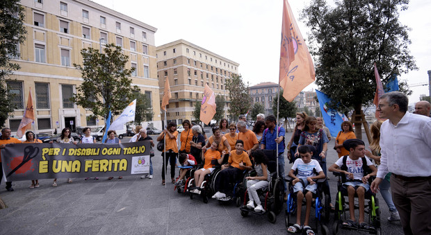 Napoli. Welfare in ginocchio: stop a 108 assistenti, a casa duemila alunni