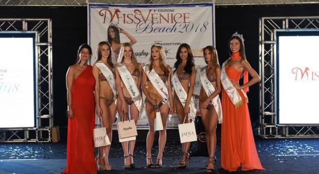 Le vincitrici di Miss Venice Beach a Caorle