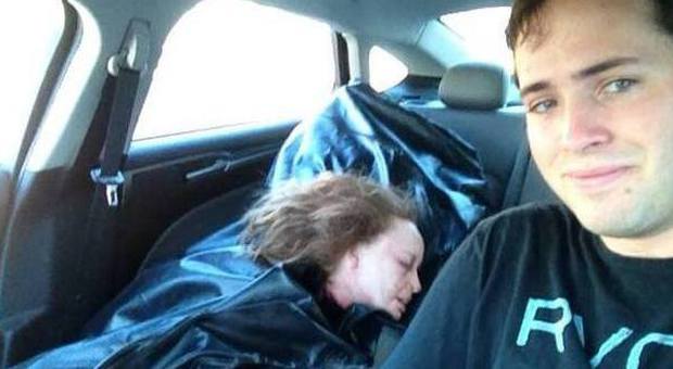 La bufala | «Ecco il selfie con il cadavere della mia ragazza che ho rubato dall'obitorio»