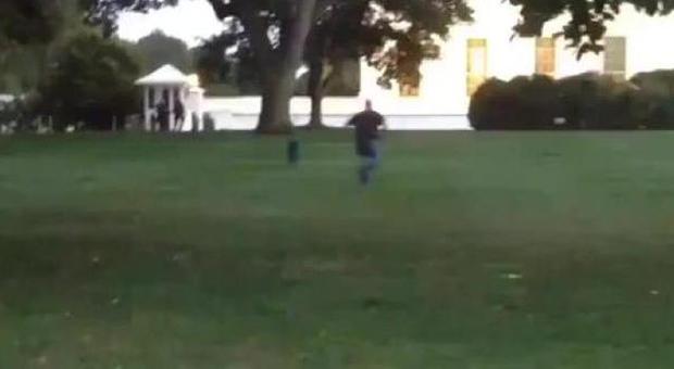 Casa Bianca evacuata, allarme per un intruso nel giardino