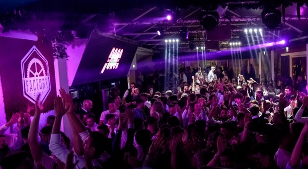 Stupro nella discoteca Factory: le serate dei ragazzini di Roma nord tra alcol e feste a tema