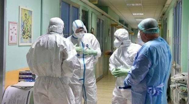 Covid, aperta una lista per medici volontari da inviare in Campania: sono già centinaia