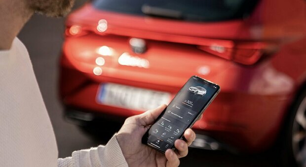 Uso dello smartphone in grande crescita per la scelta e l'acquisto di auto online