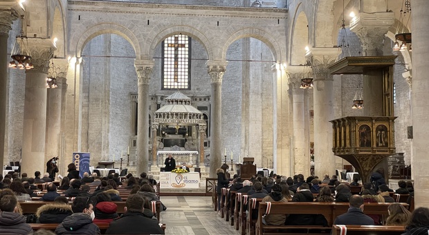 Ucraina, i vescovi pugliesi incontrano i giovani a Bari: «Bisogna fermare questa guerra»