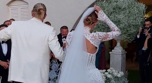 Diletta Leotta e Loris Karius sposi, il romantico dettaglio sul velo