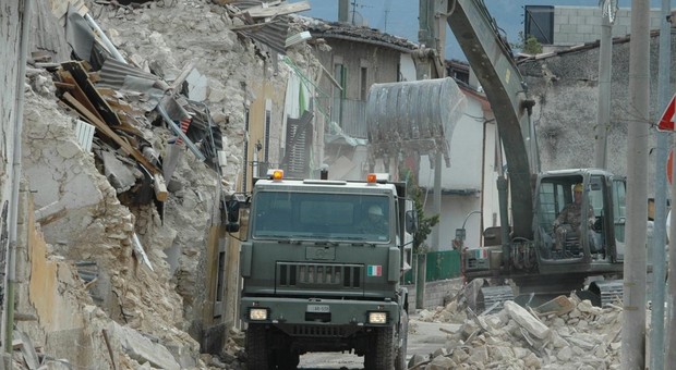 Terremoto, demoliti in un anno dall'Esercito 602 edifici pericolanti