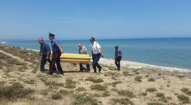 Casalbordino, trovato morto in spiaggia: aveva pinne e maschera