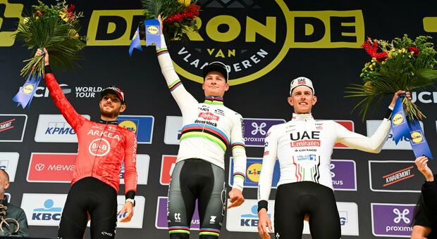 Ciclismo, al Giro delle Fiandre c'è un veneto dietro solo a Van der Poel: il 26enne Luca Mozzato raggiunge un insperato secondo posto