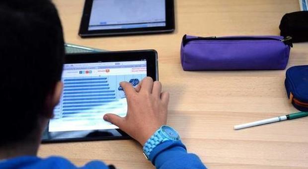 Il sindaco M5S vieta il wi-fi nelle scuole: «Ho letto su Internet che fa male»
