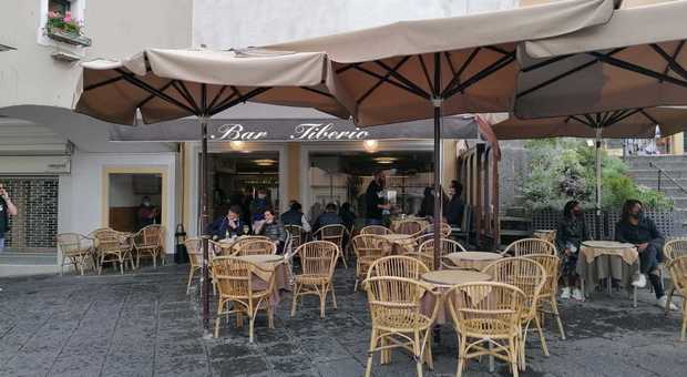 Capri, dopo 4 mesi di lockdown riaprono i bar della Piazzetta
