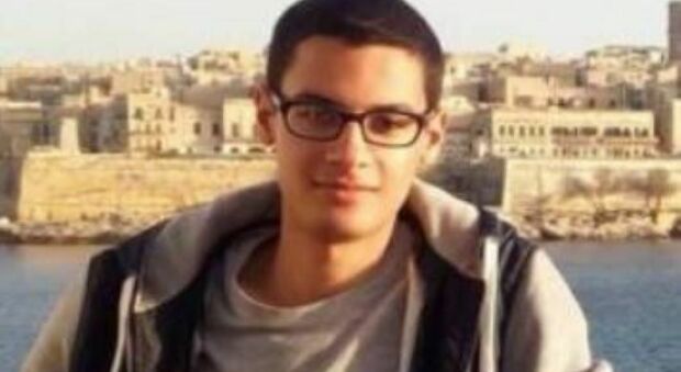 Tragico volo dal balcone di casa: muore Nabil, un giovane guardalinee