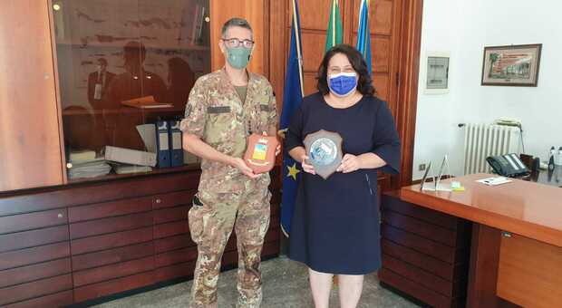 Sabaudia: il sindaco incontra il comandante del 17° reggimento "Sforzesca" dopo il rientro dal Kosovo