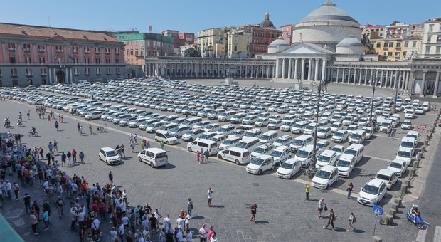 Taxi, protesta selvaggia a Napoli contro le liberalizzazioni