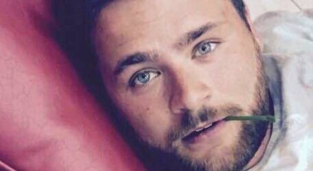 Gianluca, 27 anni, fa una passeggiata a Pasquetta e lo trovano morto