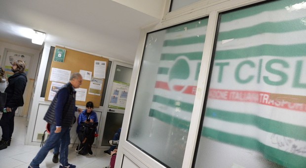 Allarme bomba nella sede Cisl di Avellino: «È un brutto segnale»