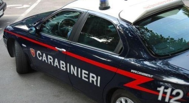Latina, sorprende i ladri e spara in aria mettendoli in fuga Carabiniere sventa un furto in via Giustiniano