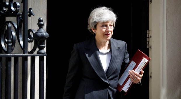 Regno Unito, voto nel caos: May può lasciare già domani