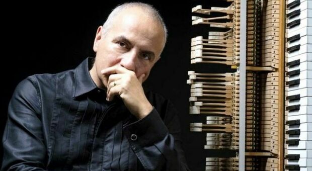 Danilo Rea: «Io e il mio pianoforte: così l'opera lirica si dà la mano col jazz». L'esperimento al battesimo in Sicilia