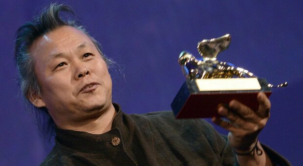 Kim Ki-duk è morto a causa del Covid: il regista aveva 59 anni. Vinse il Leone d'Oro con "Pietà"