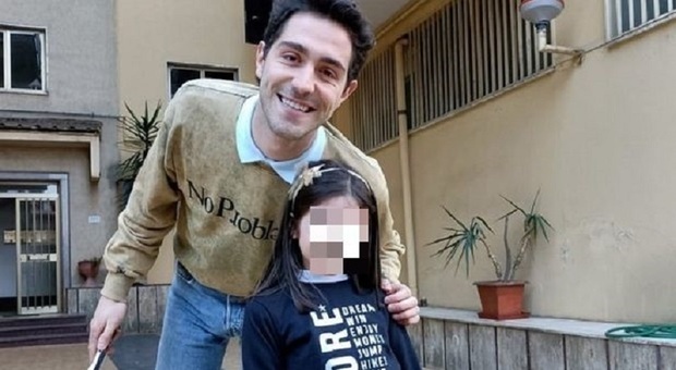 Tommaso Zorzi a Marano per un programma tv: follower in delirio, pioggia di selfie