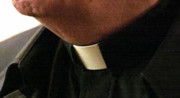 Preti omosessuali, arriva un dossier alla Curia di Napoli: "Coinvolti più di 60 prelati"