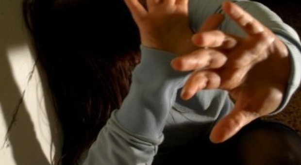 Adescava ragazzini sui social e si fingeva una donna: pedofilo 27enne condannato