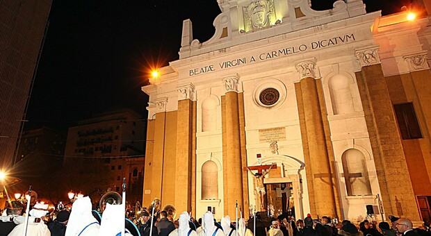 Pasqua a Taranto, tornano le "gare" per le processioni della Settimana Santa