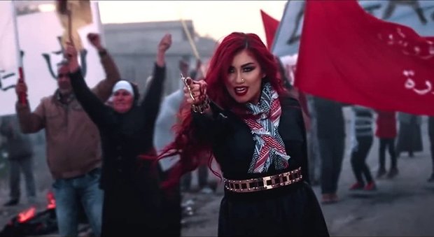 Helly Luv, la popstar che fa arrabbiare l'Isis: "Mi vogliono morta"