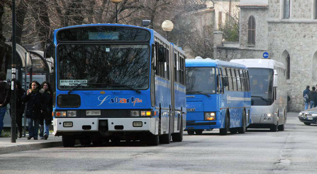 Allarme Coronavirus, la Regione Marche taglia i trasporti pubblici in autobus. Sospesi gli abbonamenti scolastici