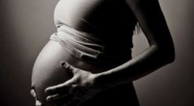 Utero in affitto, neonata disabile rifiutata dai genitori biologici La madre surrogata: «Fanno schifo»