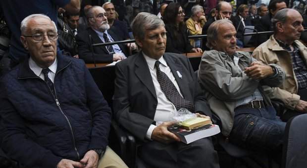 Argentina, 48 condanne al maxi processo per i desaparecidos: all'ergastolo anche «l'angelo della morte»