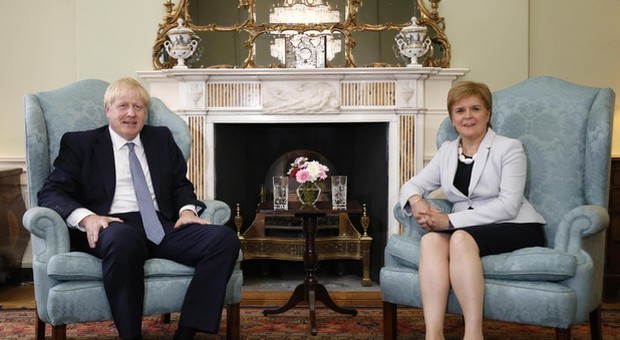 Brexit: Boris in Scozia esalta l'unità, ma è subito scontro