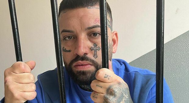 Niko Pandetta arrestato il rapper nipote del boss che cantava «Maresciallo non ci prendi»