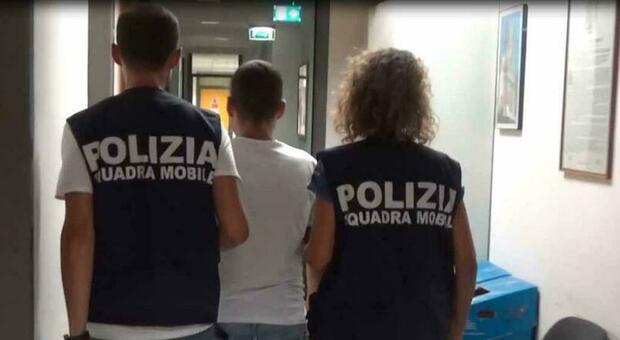 Violenza sessuale di gruppo su una ragazzina di 12 anni: tre arrestati, uno scovato a Pordenone