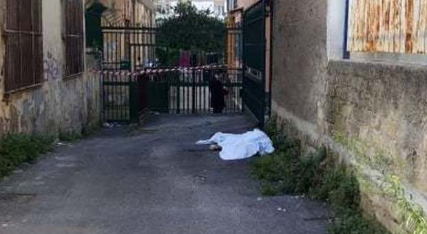 Incidente sul lavoro nel Napoletano: operaio muore cadendo dal tetto di una scuola