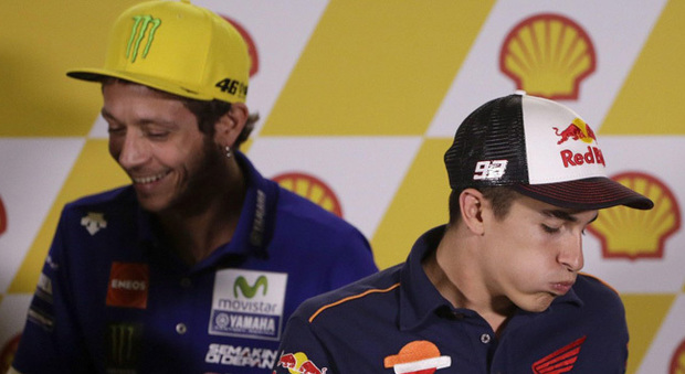 valentino Rossi e Marc Marquez durante la conferenza stampa a Sepang