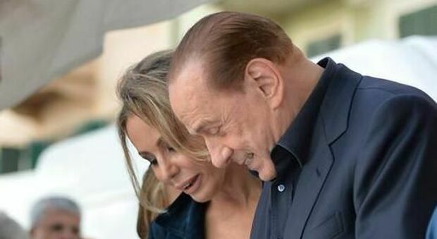 Silvio Berlusconi contagiato, è il panfilo acquistato da Murdoch il covo del virus