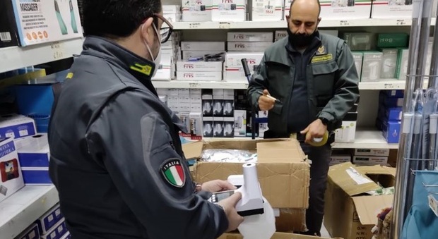 Lockdown a Napoli, in campo la Guardia di Finanza: controlli anti-Covid e 26 multati