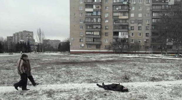 Ucraina, razzi su Kramatorsk: colpita base militare e quartiere residenziale: almeno 15 morti e 50 feriti