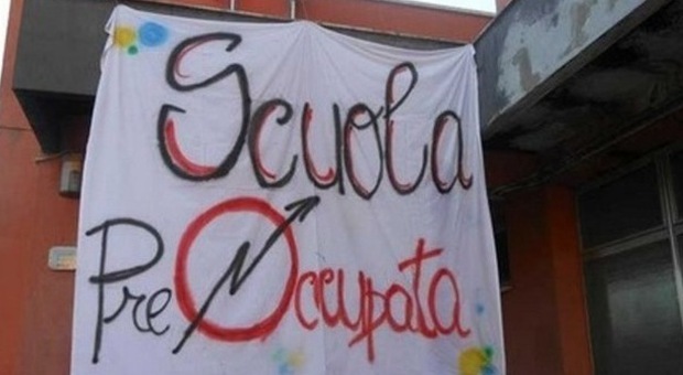 Napoli, rubati pc in una scuola occupata: ​studenti denunciati per favoreggiamento