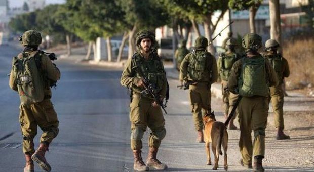 Medio Oriente, bimbo palestinese ucciso da un colpo d'arma da fuoco: i genitori accusano Israele