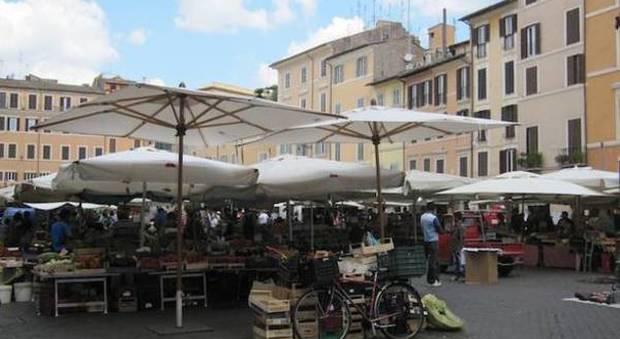 Roma, Campo de' Fiori, blatte e sporcizia: chiusa la pizzeria Virgilio
