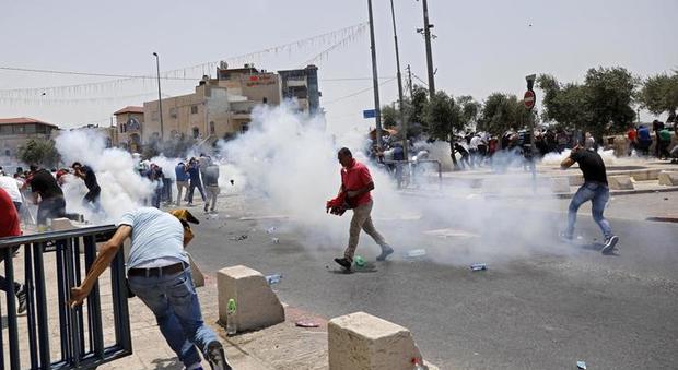 Due adolescenti palestinesi uccisi negli scontri con l'esercito israeliano nella Striscia