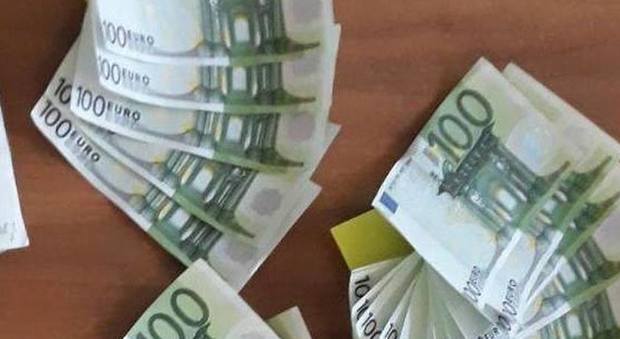 Caserta, nel centro commmerciale con banconote da 100 euro false