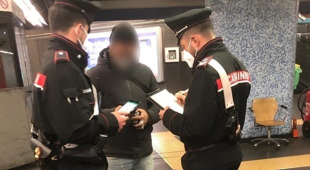Movida a Napoli, controlli sui green pass: 12 persone multate dai carabinieri