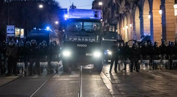 Disordini tra i manifestanti a Torino: tra gli anarchici anche dei brindisini